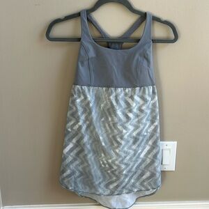 Lululemon Venus Tank Gray Shelf Bra loose fit Size 6